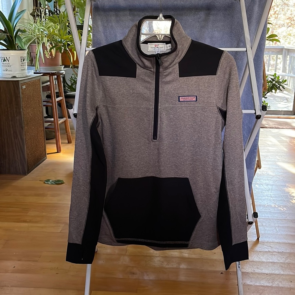 Vineyard Vines Performance - image 1